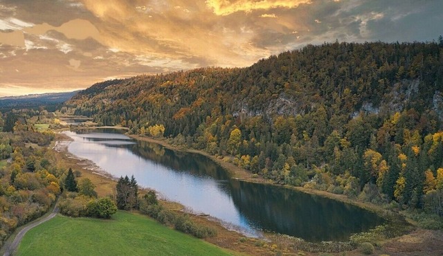 NATURE & LACS: 2 3* gîtes with a total capacity of 15 people (8+7)