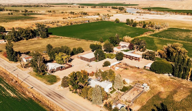 Nature Lodge SLEEPS 80+ Family Reunions, Corporate Retreats. Entire Facility