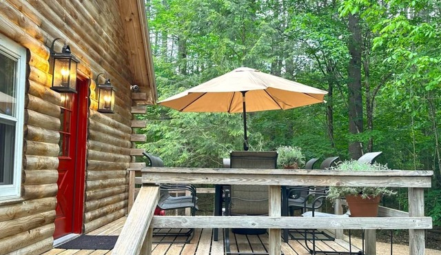 Nature Lodge w/Large Hot Tub, Firepit, Fireplace,5mns to Gore Mountain!