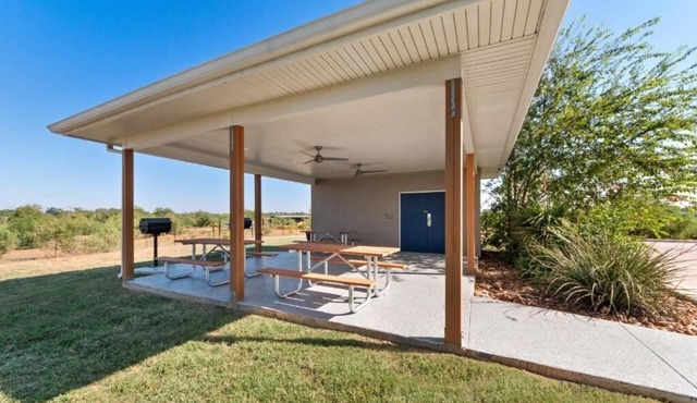 Nature Lover's Delight: Room Near Local Attractions & Pond