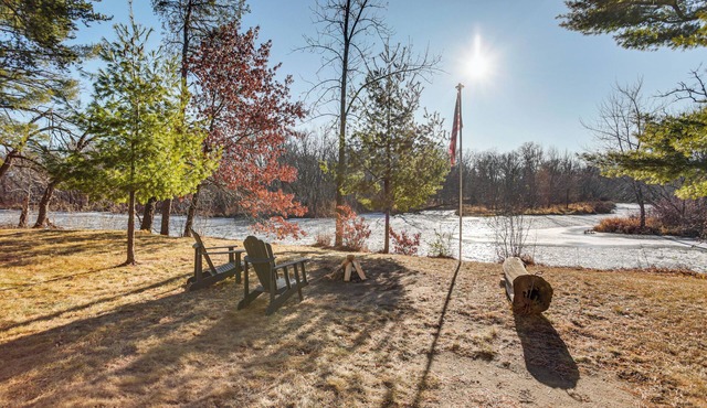 Nature Lover's Paradise: Elk River Cabin