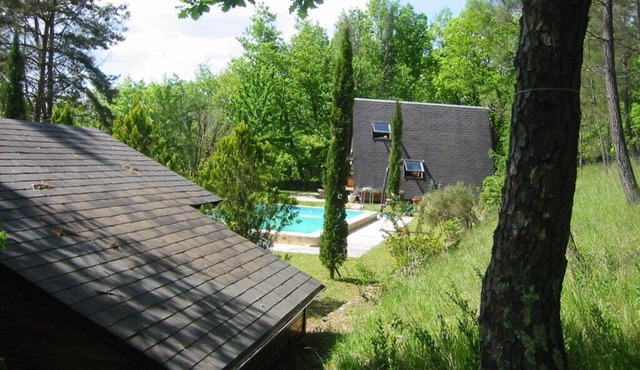 Nature lovers chalet nestled in the heart of Perigord with heated pool