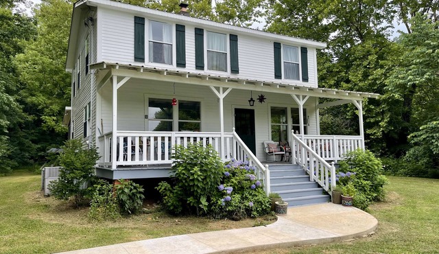Nature Lovers Family Friendly Farmhouse near Pickwick Lake