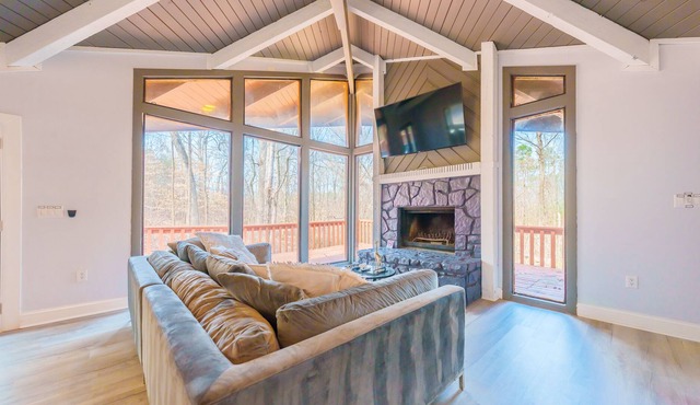 Nature Lovers Love it here - Private 1 acre Modern Cabin