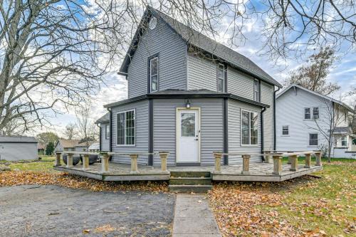Nature Lovers Retreat By the High Trestle Trail!