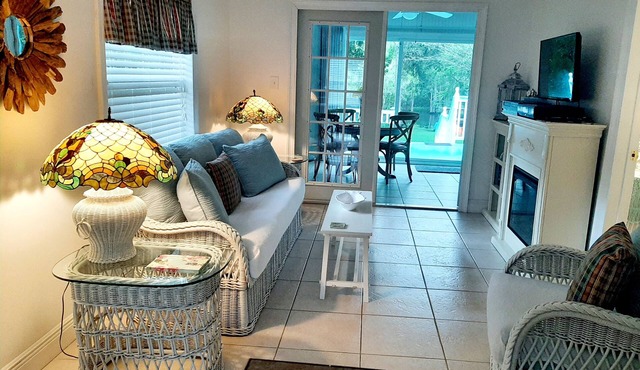 NATURE LOVERS' RETREAT!nRELAX - EXPLORE AT YOUR RIVERSIDE DOOR.nnnn