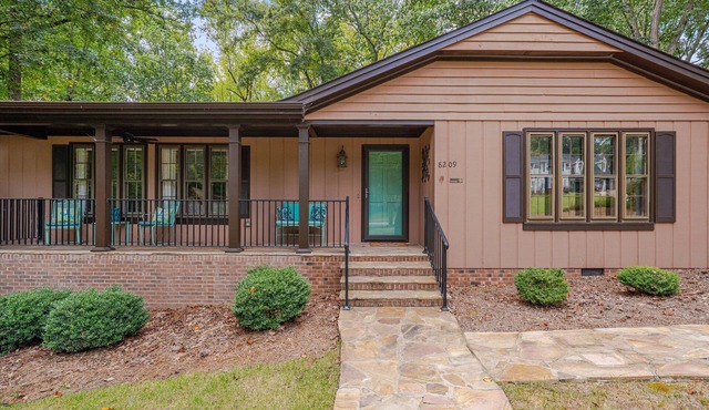 Nature Lovers Serene Get-A-Way RANCH home in North Raleigh