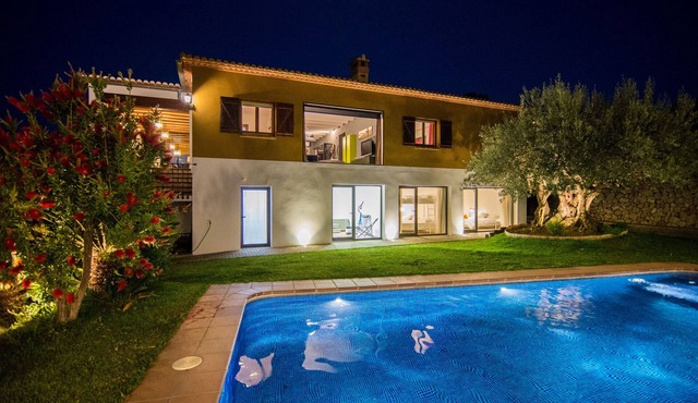 Nature, luxury and tranquility with views of the sea and the mountains