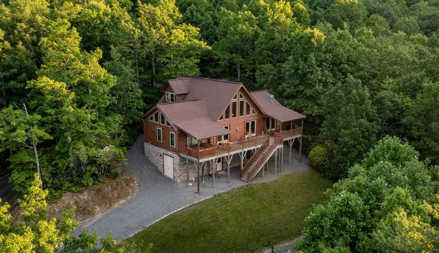Nature Meets Comfort: Cabin with Fast WiFi, Hot Tub, Games, and Nature Trails!