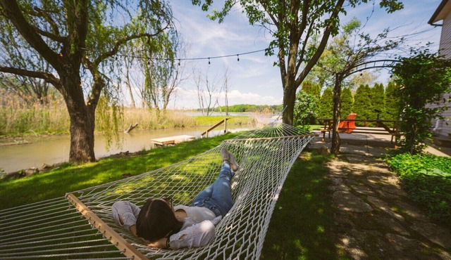 Nature Oasis: Waterfront, pet friendly, kayaks, SUPs, dock, amenities galore