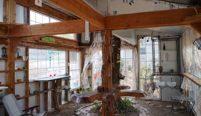 Nature/Pet Friendly Home in the heart of local community