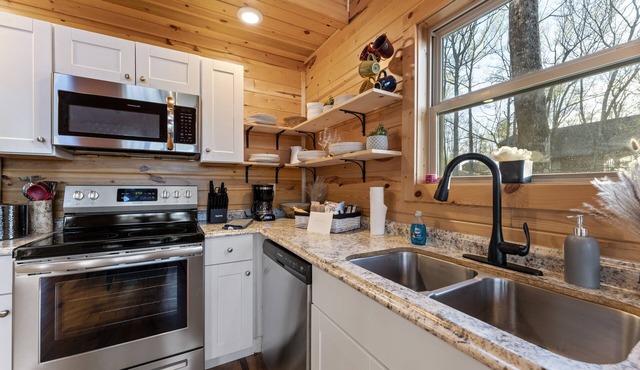Nature Retreat Near Buffalo River w/Hot Tub