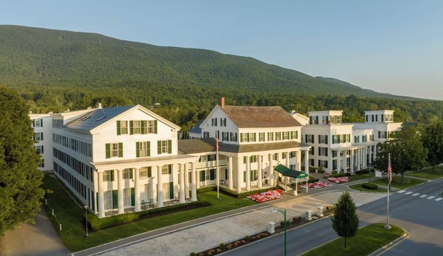 Nature Retreat: Plush 3BR Stay w/Spectacular Views w/Balcony | Pool | Spa