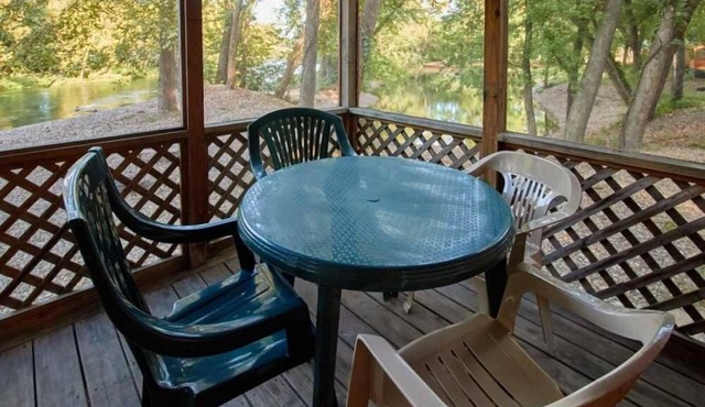 Nature's Beauty at Your Doorstep! Full Kitchen, Outdoor Pool, Free Parking