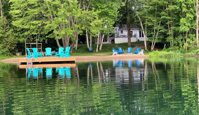 Nature's Cottage Washago - Beautiful Private Waterfront property with Hot Tub