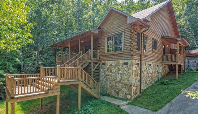 Nature's Den | Pet-Friendly, Mountaintop Cabin in Columbus