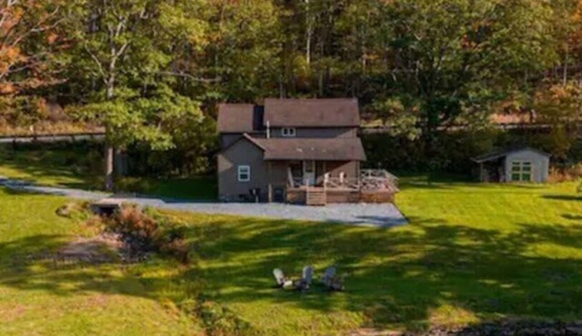 Nature's Edge-4 bedroom/2 bath serene getaway w/River & Firepit