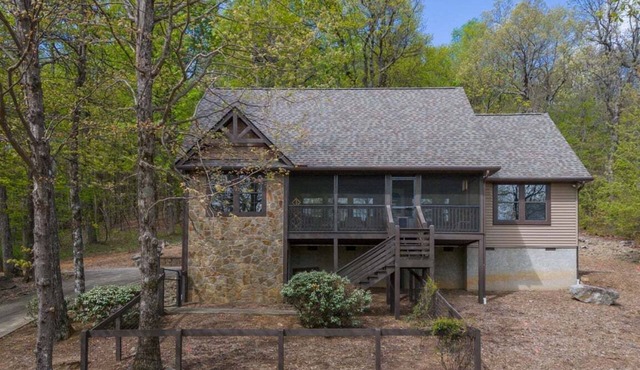 Nature's Getaway | Cozy, 3BR Mountaintop Cabin with Fire Pit and Fenced Yard