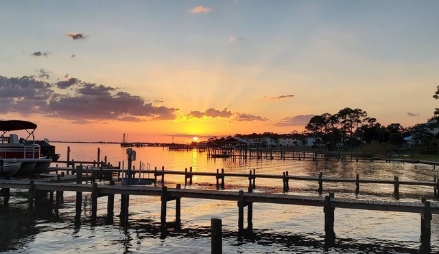 Nature's Nest on Santa Rosa Sound - Close to Navarre, beaches and attractions!