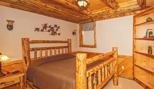 Nature's Pathways Suite: Luxury Suite in Amish Country, Ohio.