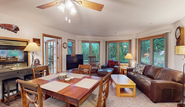 Nature's Perfect Retreat - Wallowa Lookout - Stunning Views, Cozy Comfort