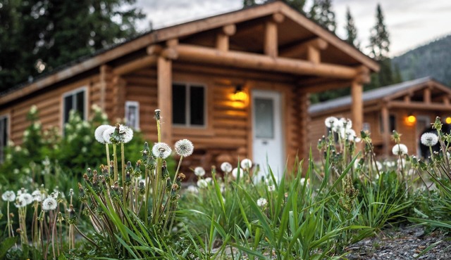 Nature's Retreat: Serene Mountain Views | 2 Family Ready Rooms