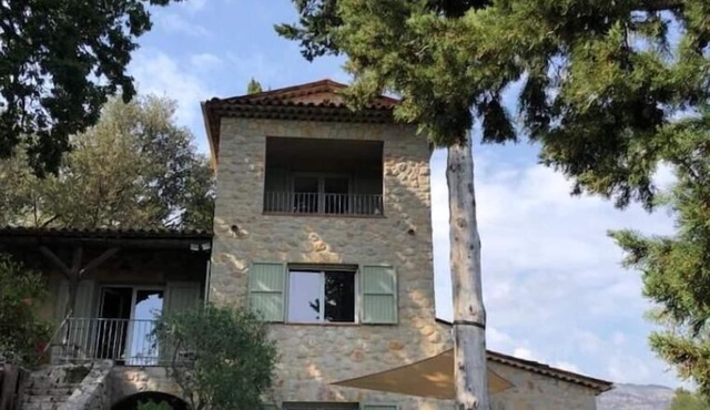 Nature, tranquillity & far-reaching views of the sea & coast of Cannes