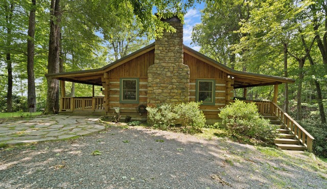 Natures Call - Creekside log cabin with hot tub and wood burning fireplace!