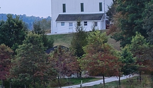 Nature’s Haven. 3BR Barn suite, all conveniences of home, walk to town,