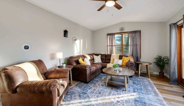 Natures Retreat! Renovated with Quiet Pond Views!