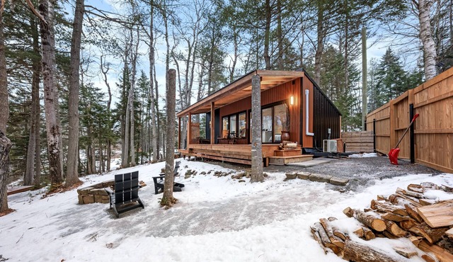 Nature’s Wooded Sasquatch River Retreats- Squatch Lovers Den