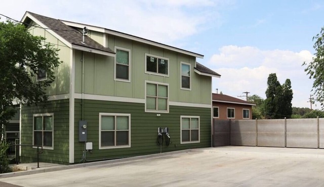 NAU / Downtown Steps Away Perfect for Longer stays