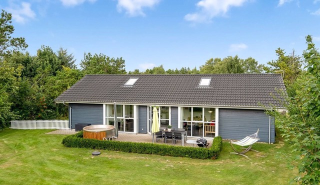 "Nauka" - 400m to the fjord by Interhome