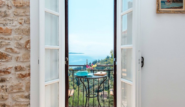 Nausica House: Cosy renovated cottage, stunning views of Agni Bay