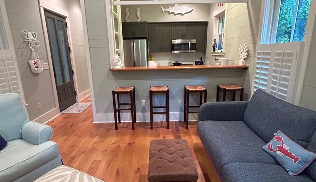 "Nauti-Jayne" coastal cottage in Historic Old Town Bluffton