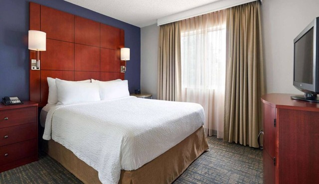 Nautical Adventure Awaits in Annapolis Suites! Pets Allowed Here! Free Breakfast