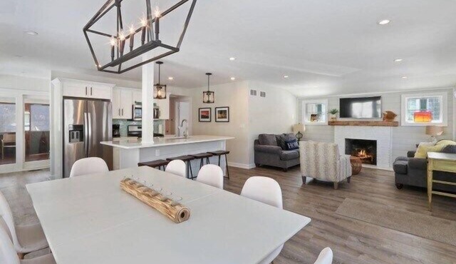 Nautical Nest |Rentals by the Month |Lake Access |Dogs Permitted |3 Seasons Room |Yard w/Fire Pit