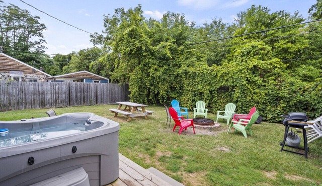 Nautical Nest w/hot tub, golf cart & arcade game