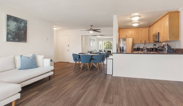 Nautical Nest - Walkable Waterfront Stay
