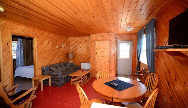 Nautical Retreat & Rentals - 2 Bedroom Ocean View Cottage w. Private Beach