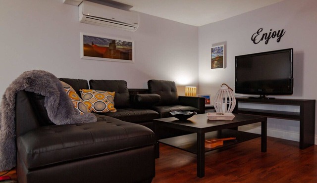 Nautical Themed one bedroom fully equipped apartment.