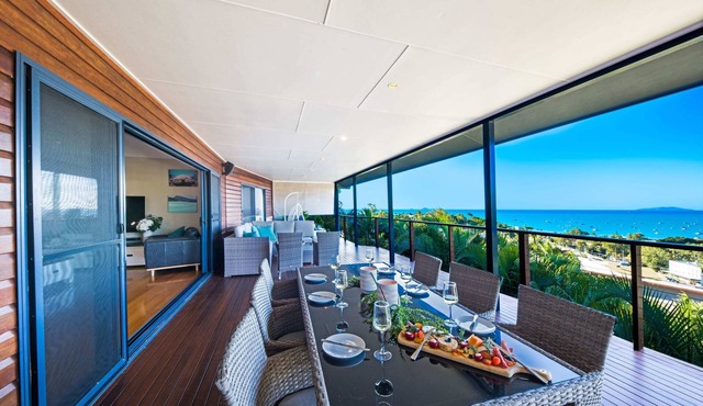 Nautilus on Nara - Spacious Airlie Beach Holiday Home with Ocean Views (Pets on