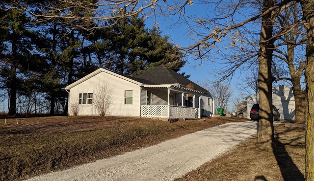 Nauvoo Country Cottage - Sleeps 12