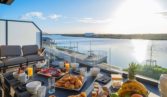 Naval 47 Majestic View Orb and Sea, 5 Stars