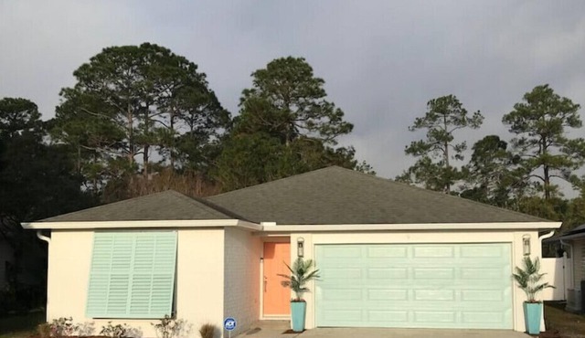 Navarre Beach Getaway! Stay for FREE if you move to Navarre!