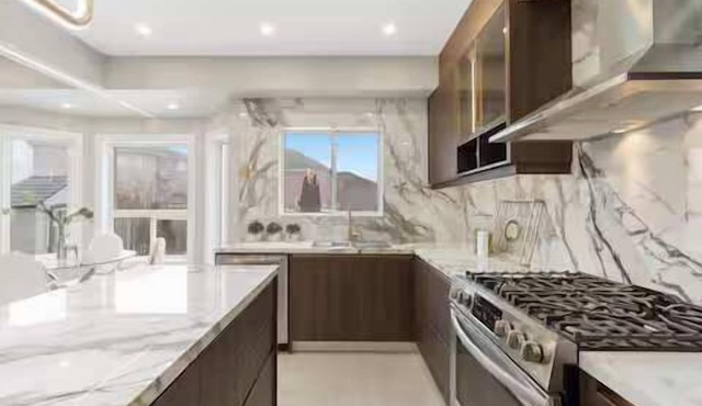 Navigate Stays Canada Luxury Hot Tub Retreat Home