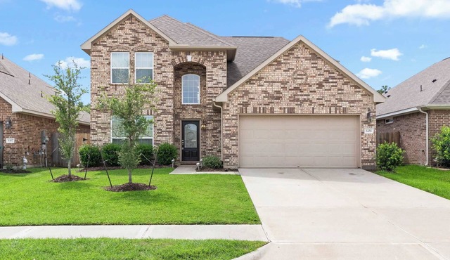 Navigate Stays Family Fun HQ Near It All - Sleeps 10