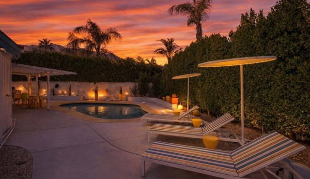 Navigate Stays Sunny Retreat Bright & Playful