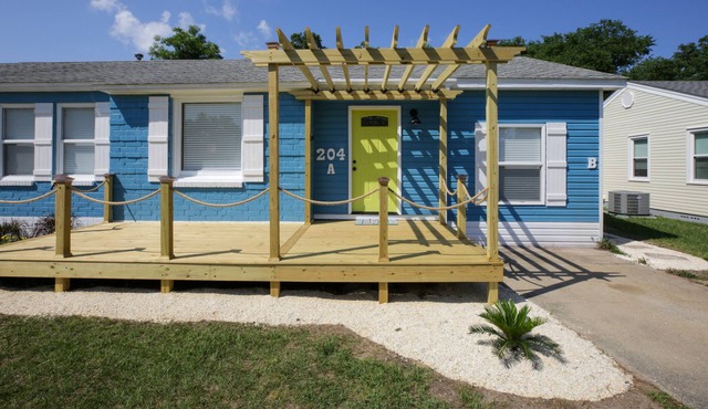Navy Point Retreat: Pensacola Modern Oasis