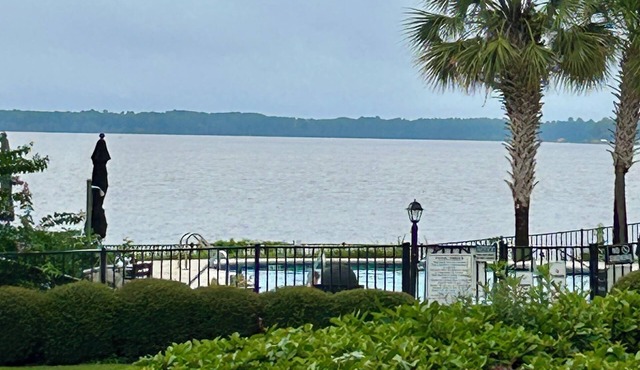 nBeautiful, ground level 3-bedroom condo with pool on scenic Lake Marion